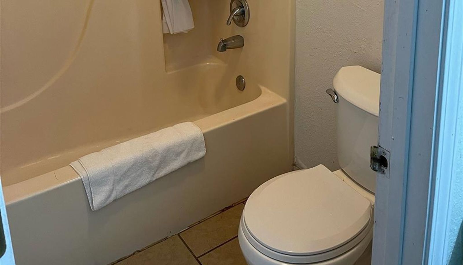 Room - Days Inn by Wyndham Branson Near Theatre District