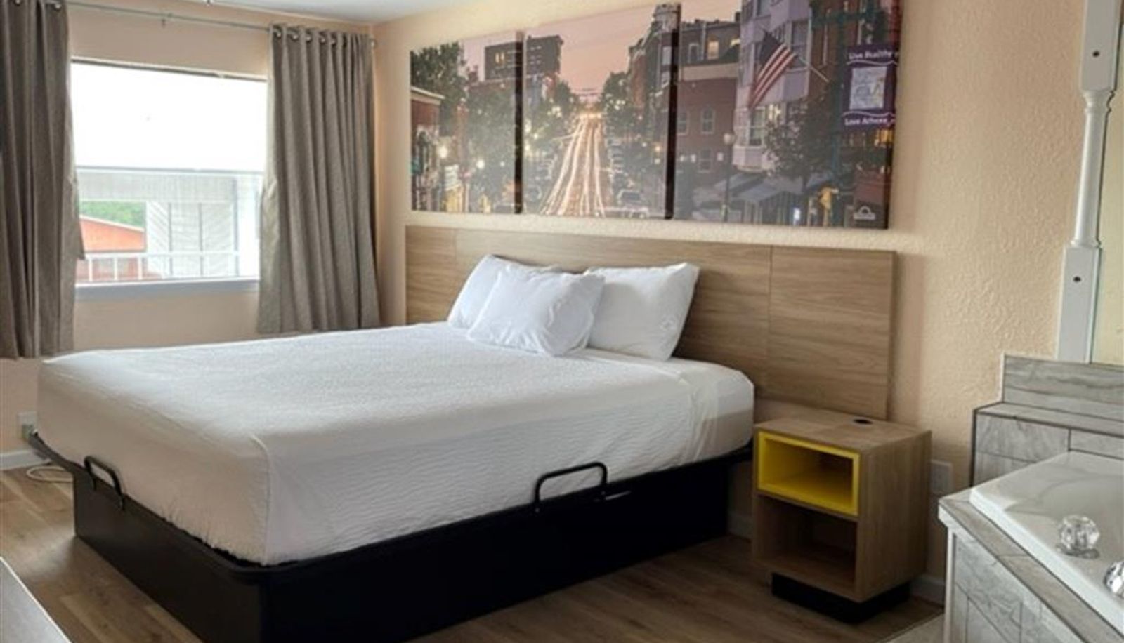 Room - Days Inn by Wyndham Branson Near Theatre District