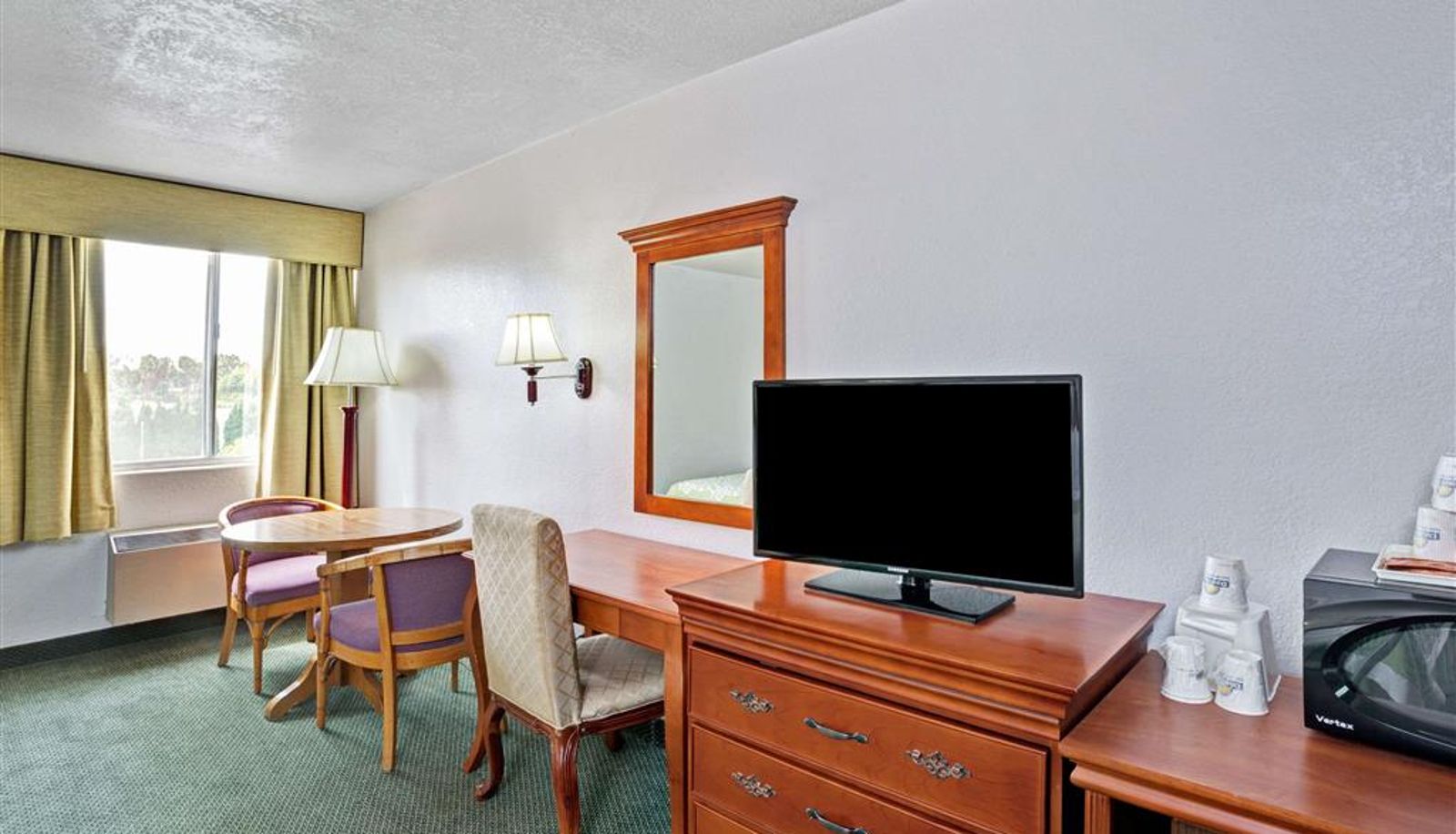 Camera - Days Inn & Suites by Wyndham Fullerton