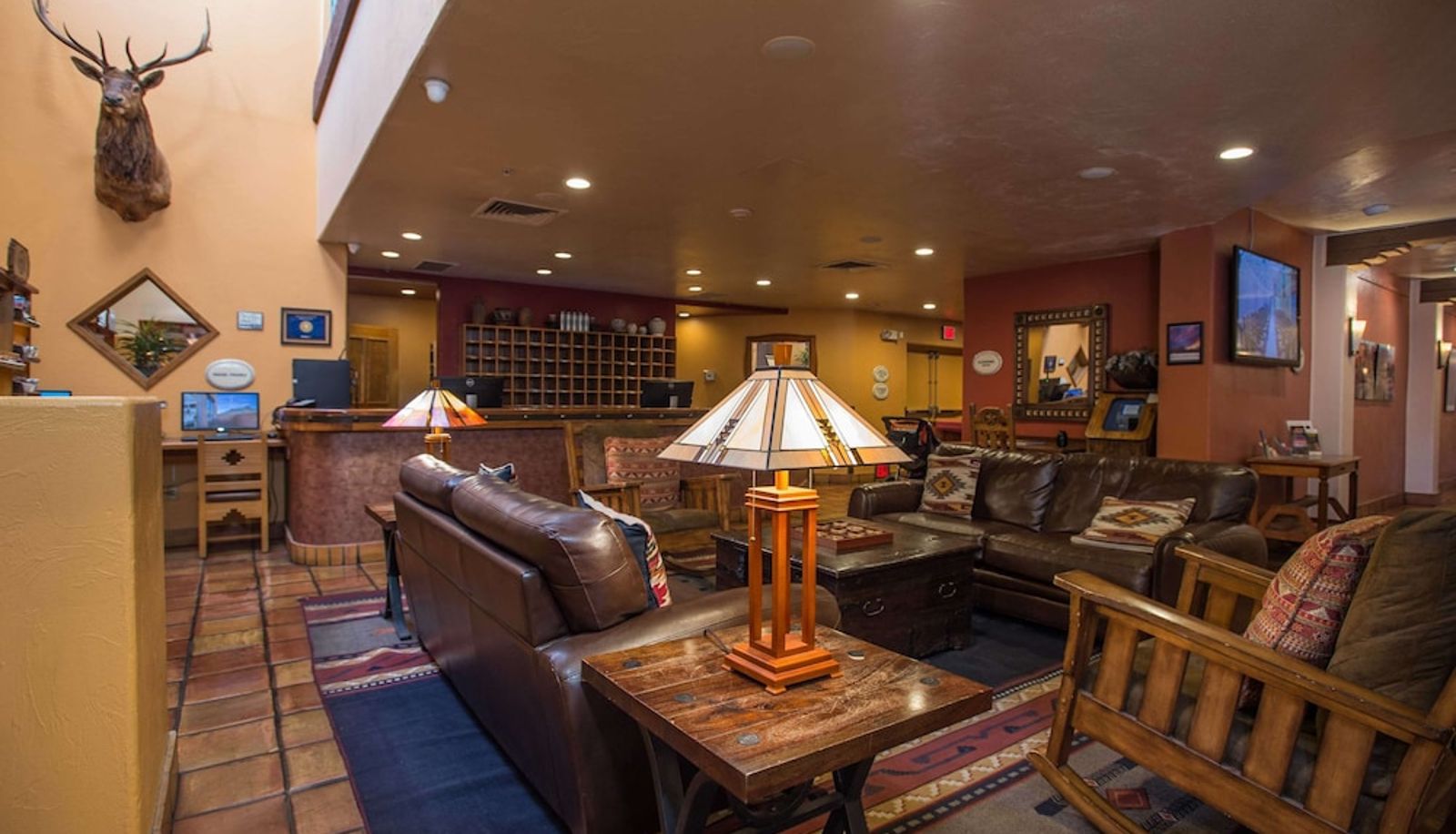 Lobby - Table Mountain Inn