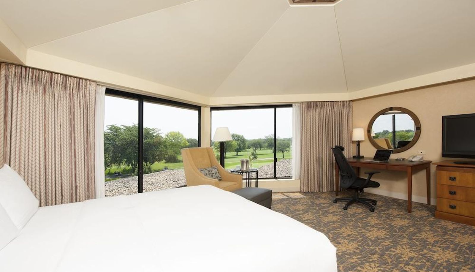 Standard room - INDIAN LAKES HOTEL