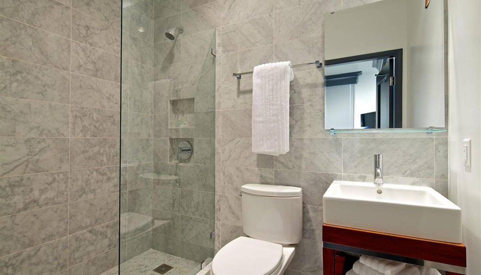 Hall - LA PENSIONE HOTEL