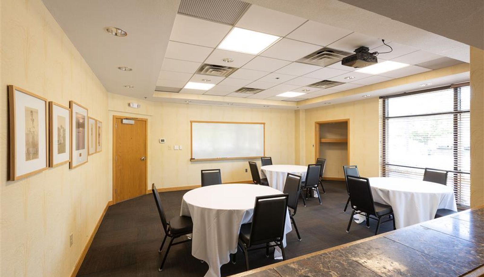 Conference room - Gateway Hotel and Conference Center