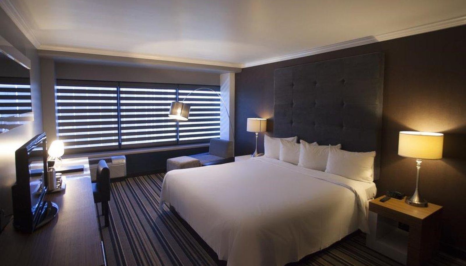 Camera - HOTEL HUNTINGTON BEACH