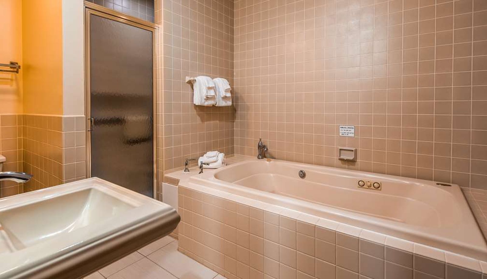 Zimmer - Best Western Plus The Inn & Suites at the Falls