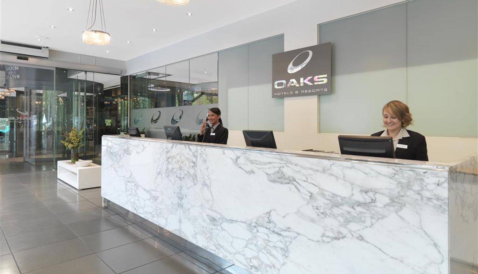 Hall - Oaks Melbourne on Collins Suites