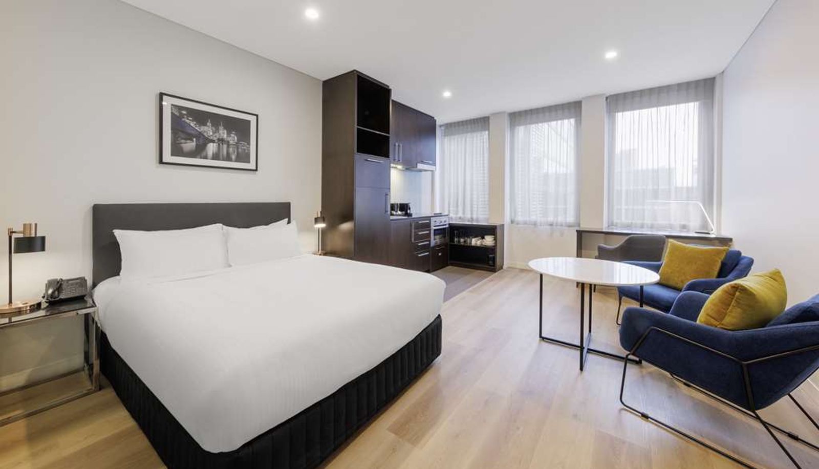 Zimmer - Oaks Melbourne on Collins Suites