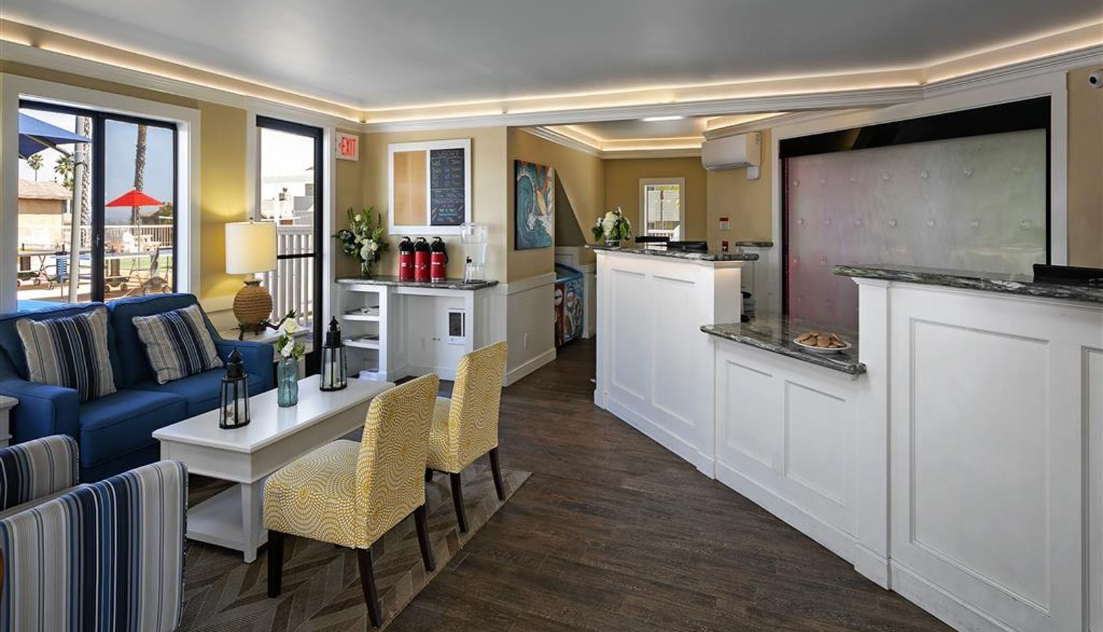 Hall - Pismo Lighthouse Suites
