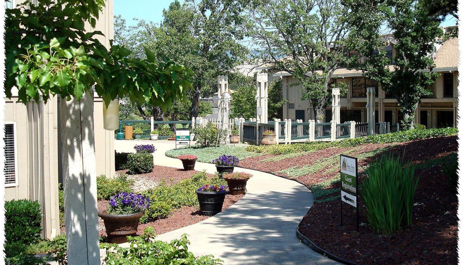 Lobby - Ashland Hills Hotel