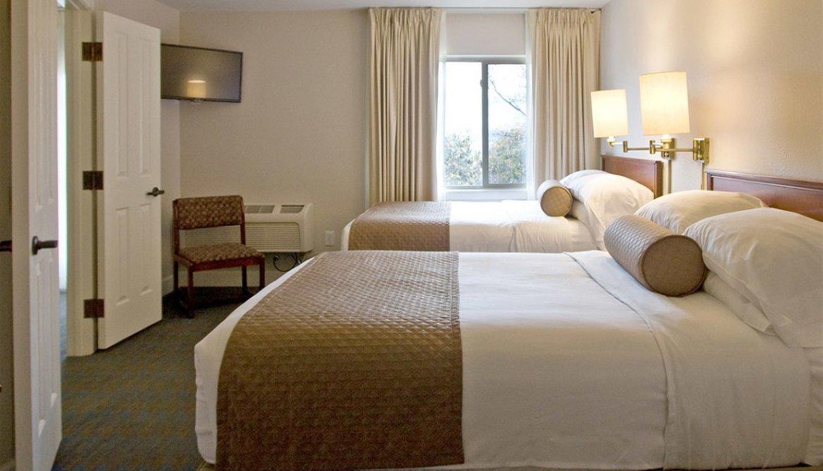 Suite - Ashland Hills Hotel
