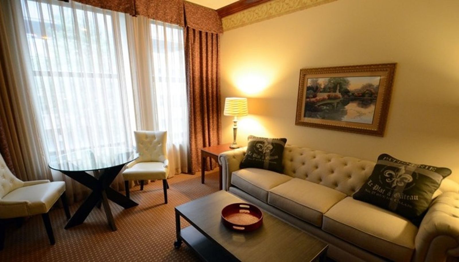 Camera - Des Lux Hotel