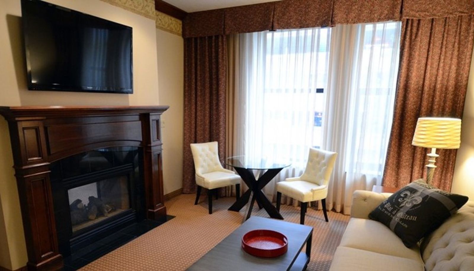 Camera - Des Lux Hotel