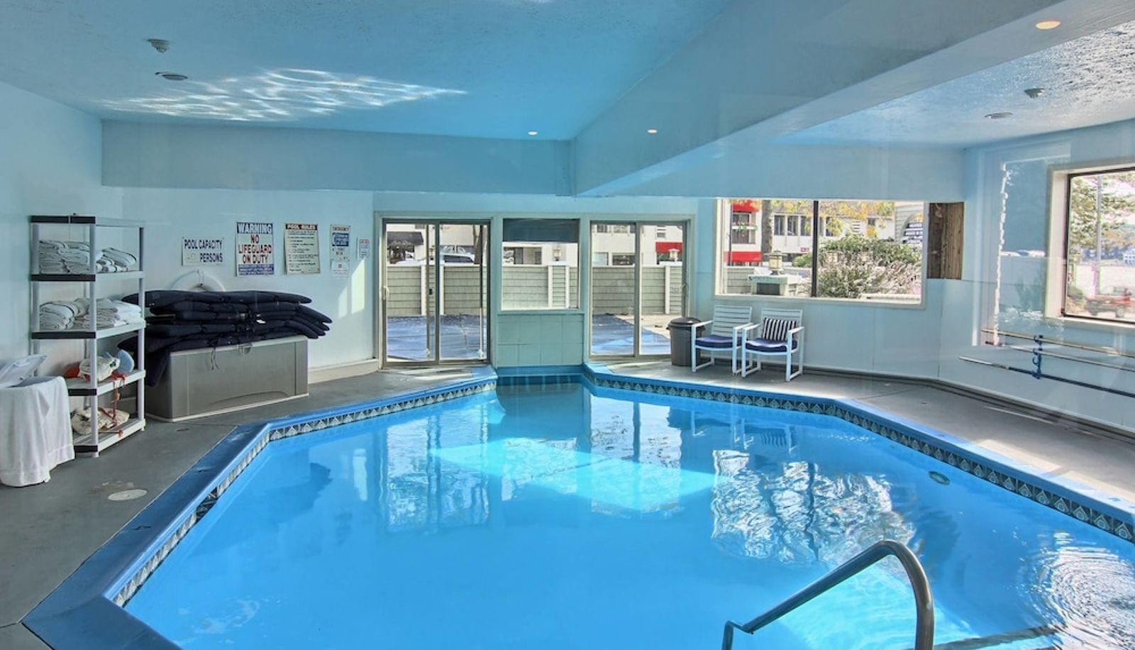 Pool - Pointes North Inn