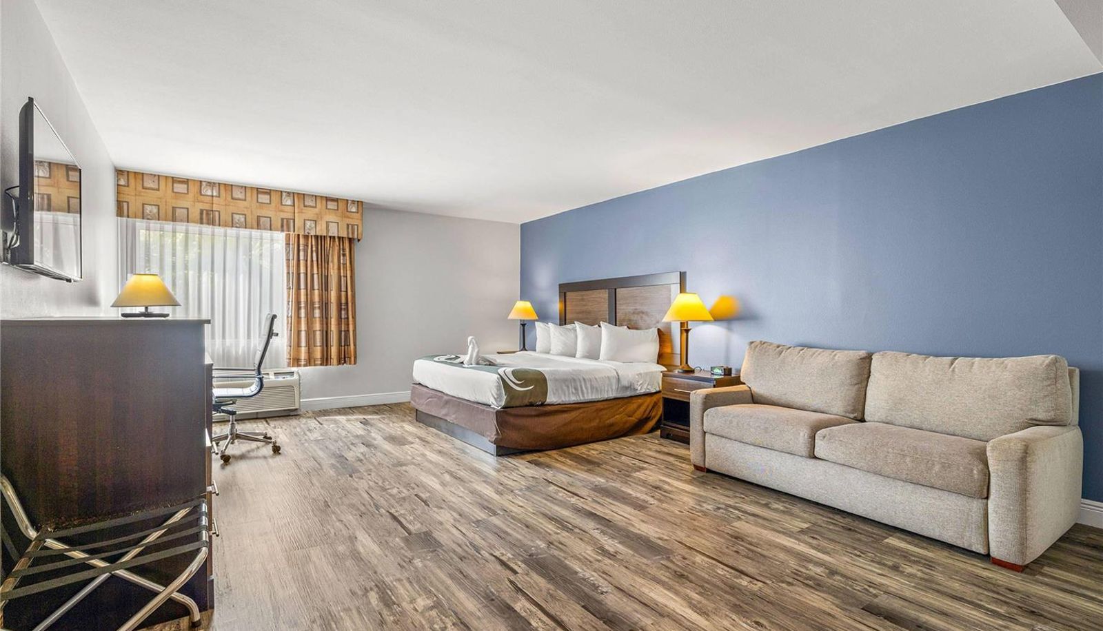Zimmer - Quality Inn & Suites Tampa near Fairgrounds and Casino