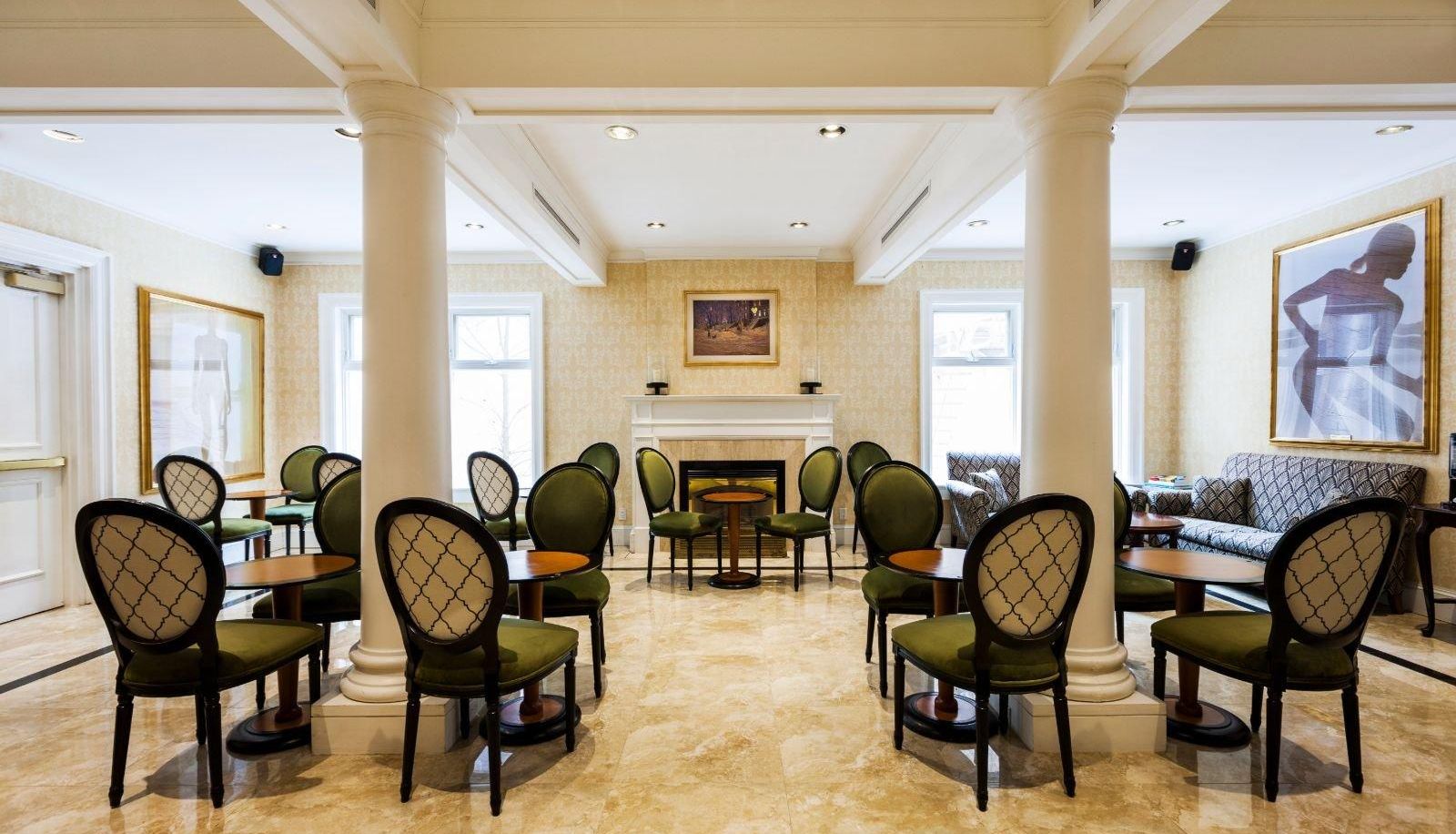 Hall - Le Dauphin Montreal Longueuil