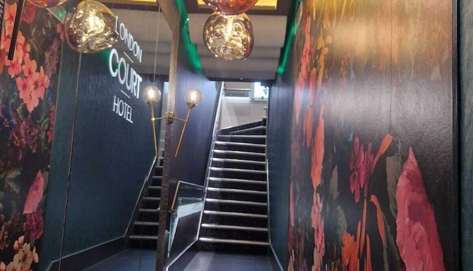 Info - London Court Hotel