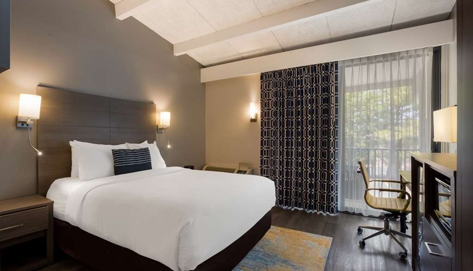 Room - The Hub Middletown Red Bank BW Signature Collection
