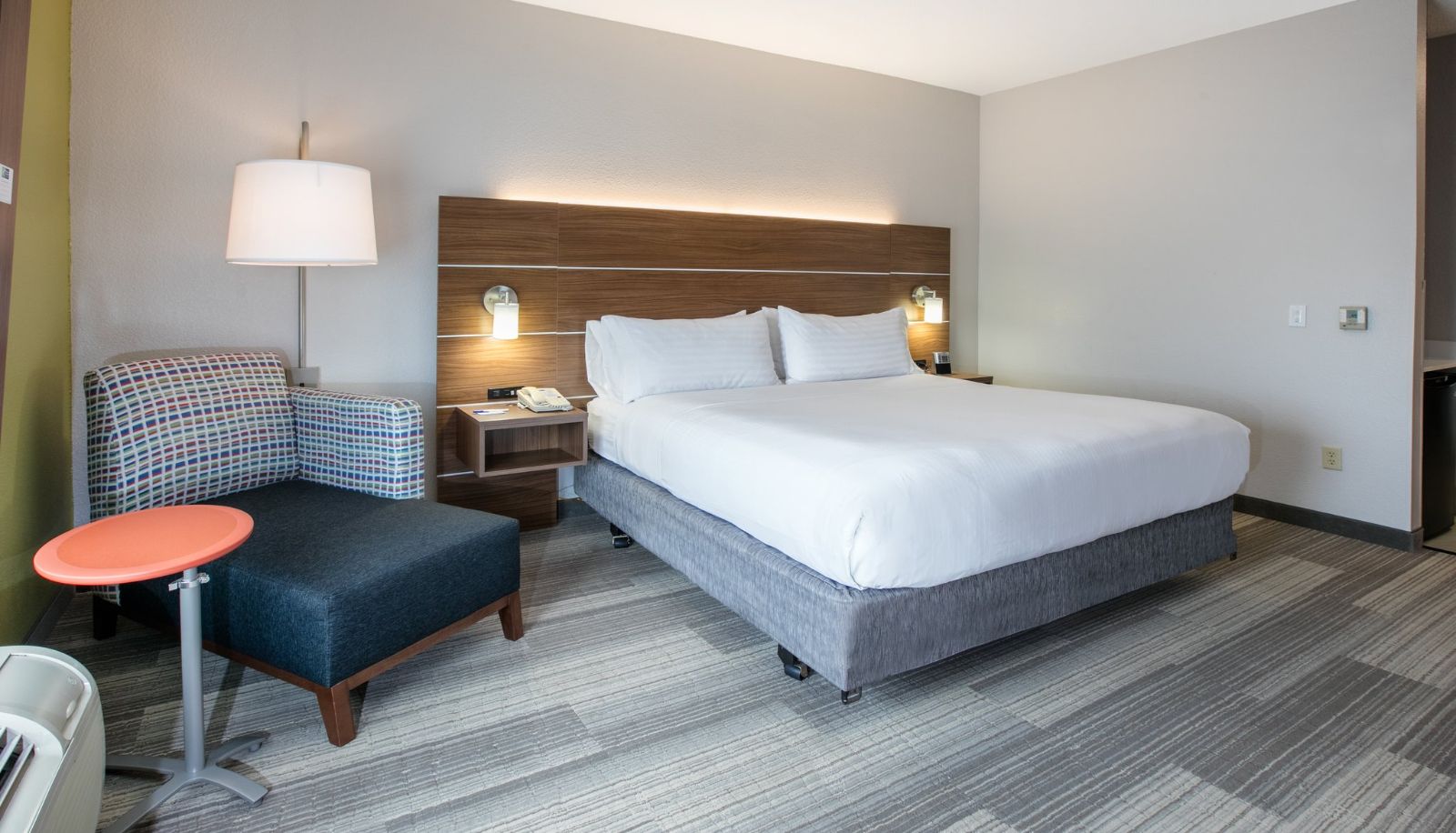 Room - Holiday Inn Express & Suites DALLAS - GRAND PRAIRIE I-20 by IHG
