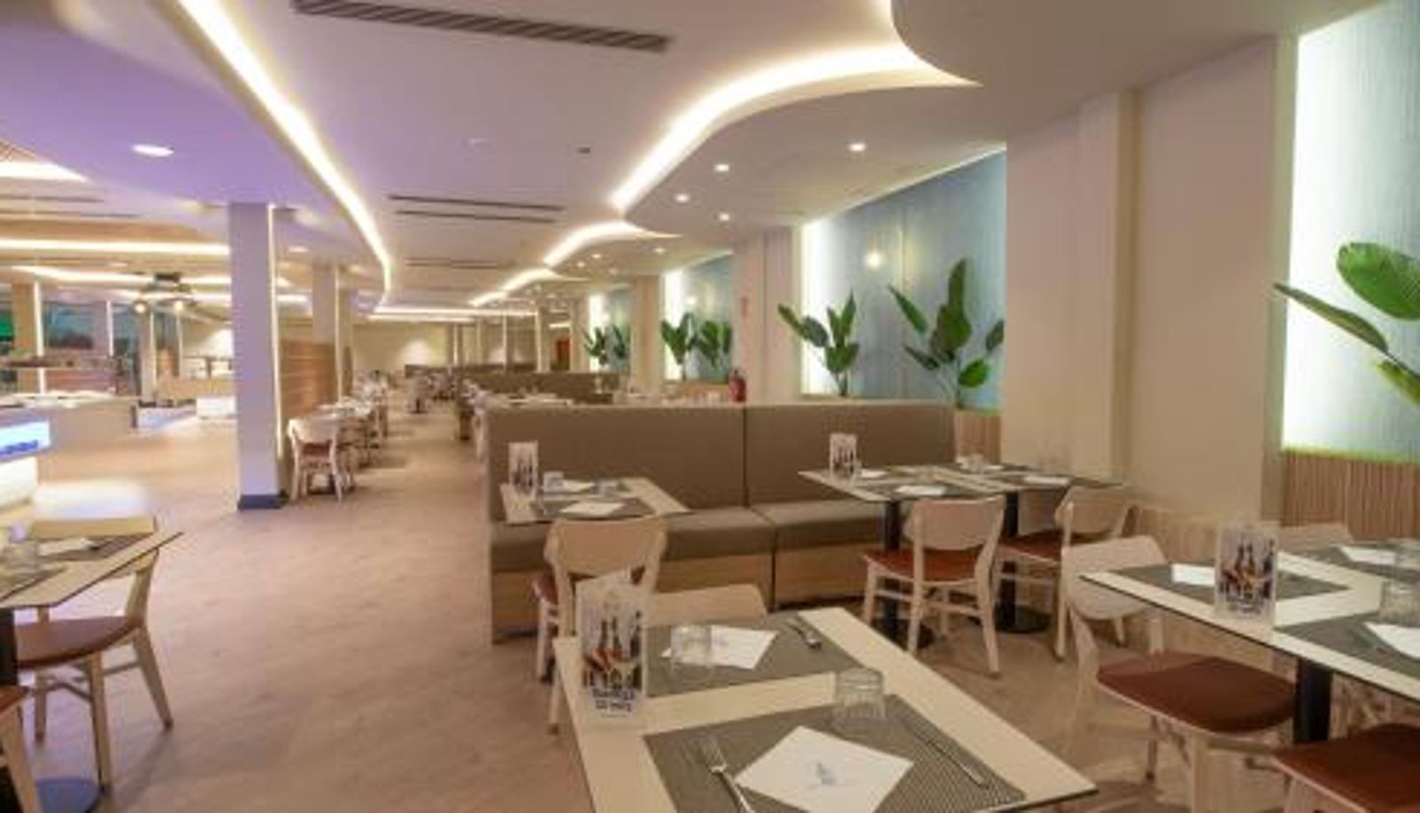 Ontbijtzaal in het restaurant - Gran Hotel Bali & Spa