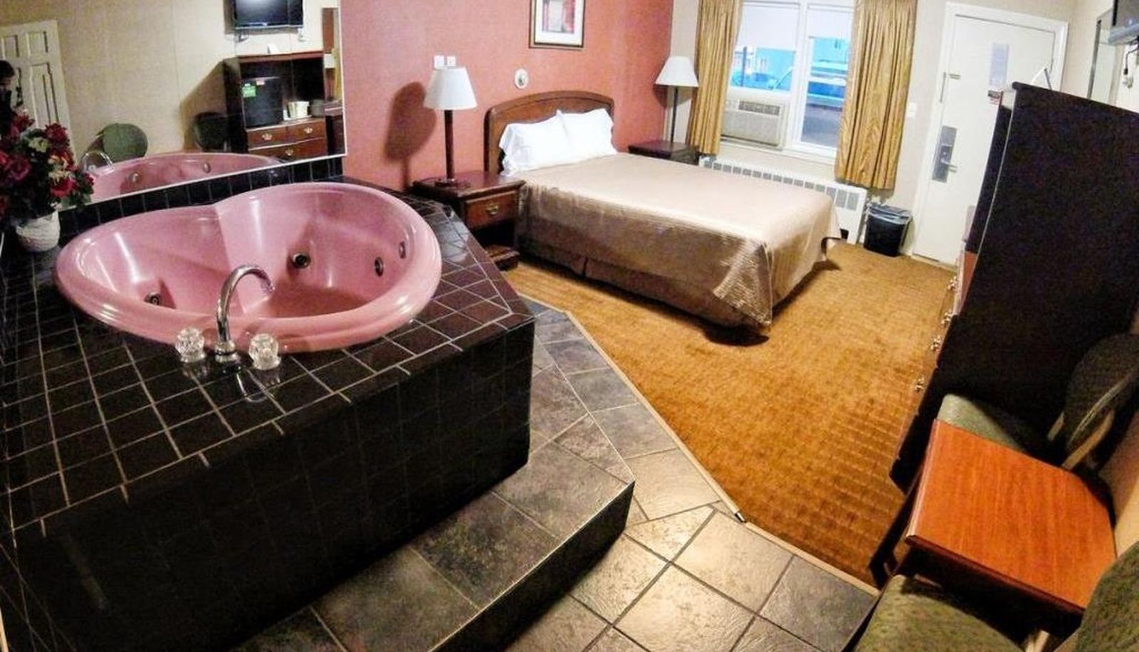Zimmer - Red Carpet Inn West Springfield
