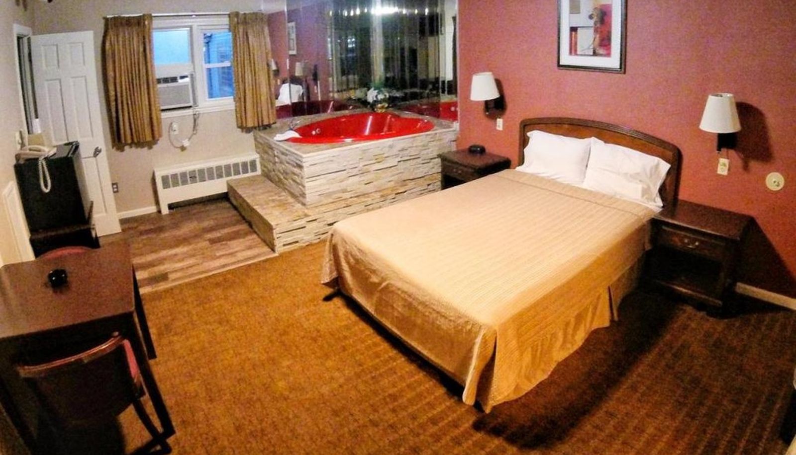 Room - Red Carpet Inn West Springfield
