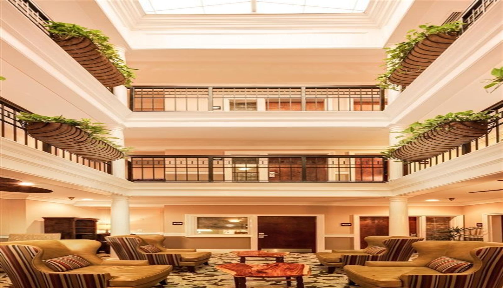 Hall - Andrew Pinckney Inn