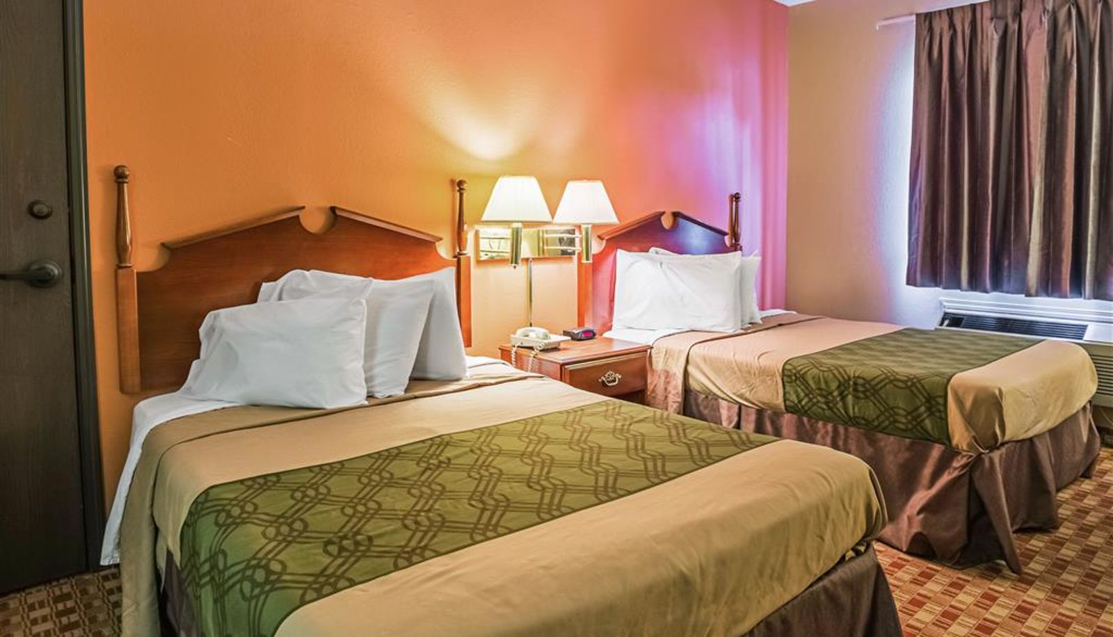 Zimmer - Econo Lodge Inn & Suites Ripley