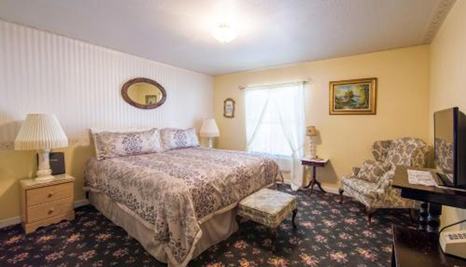 Room - Historic Cary House Hotel