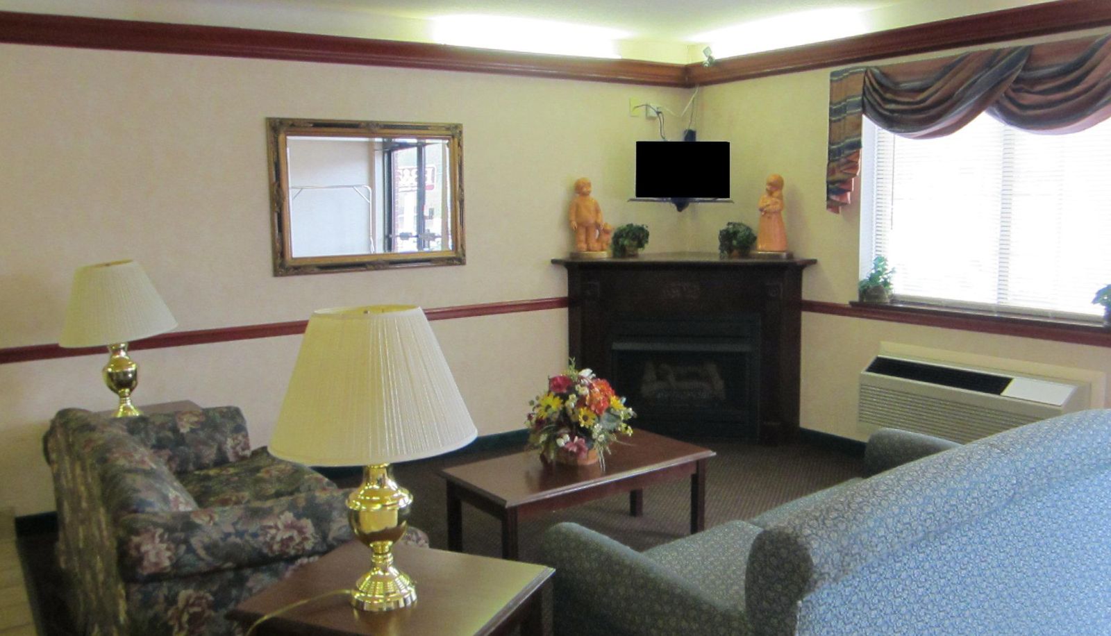Hall - HAVEN INN AND SUITES IN MONROE