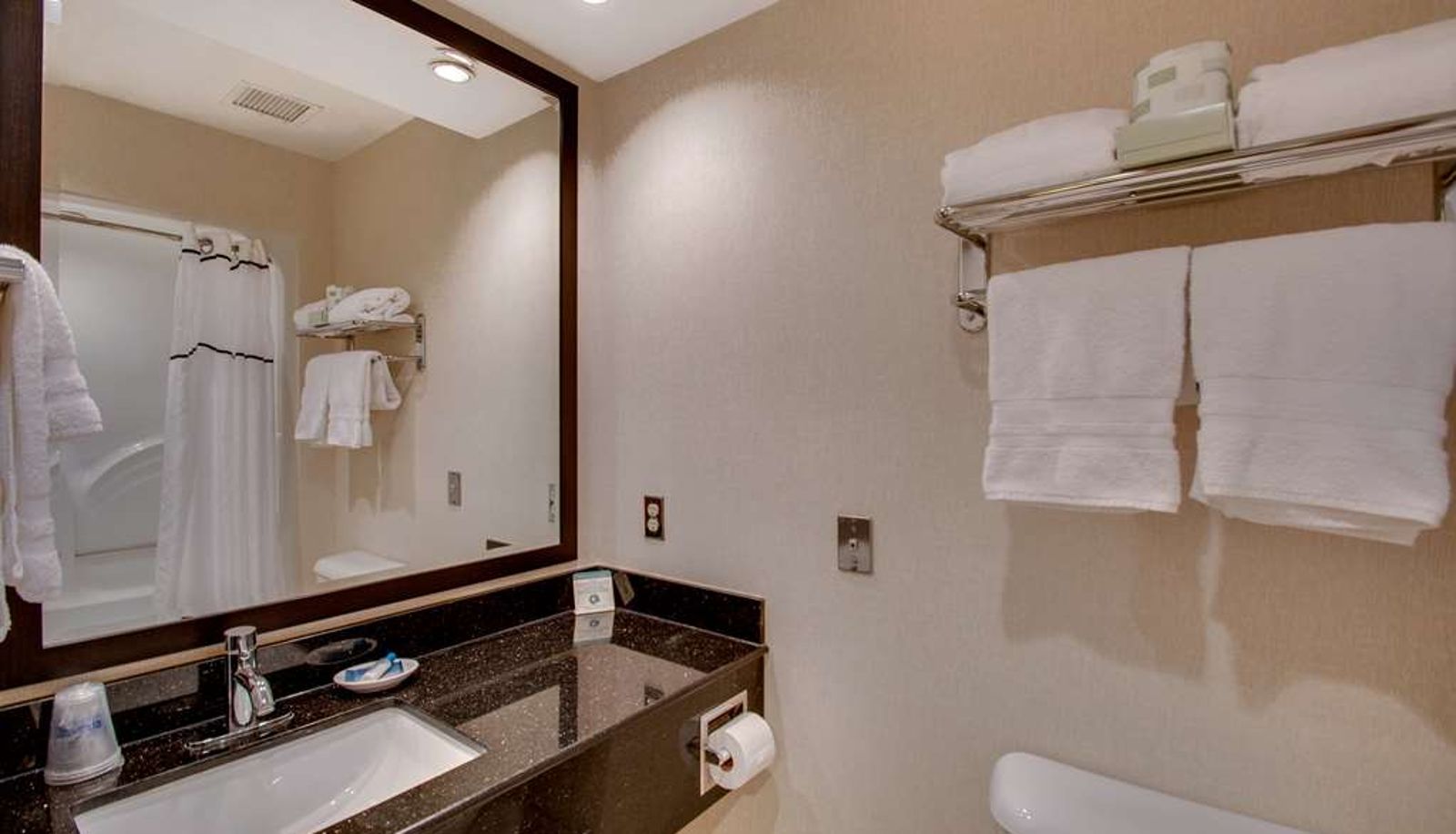 Room - Best Western Plus The Inn at Hampton
