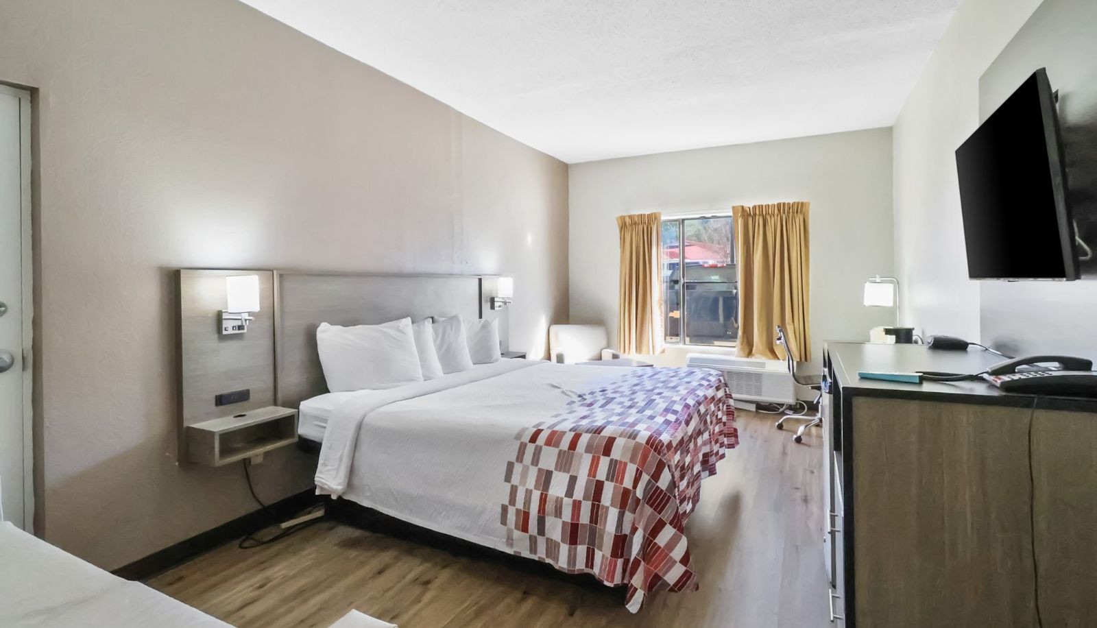 Camera - Red Roof Inn & Suites Fayetteville - Fort Bragg