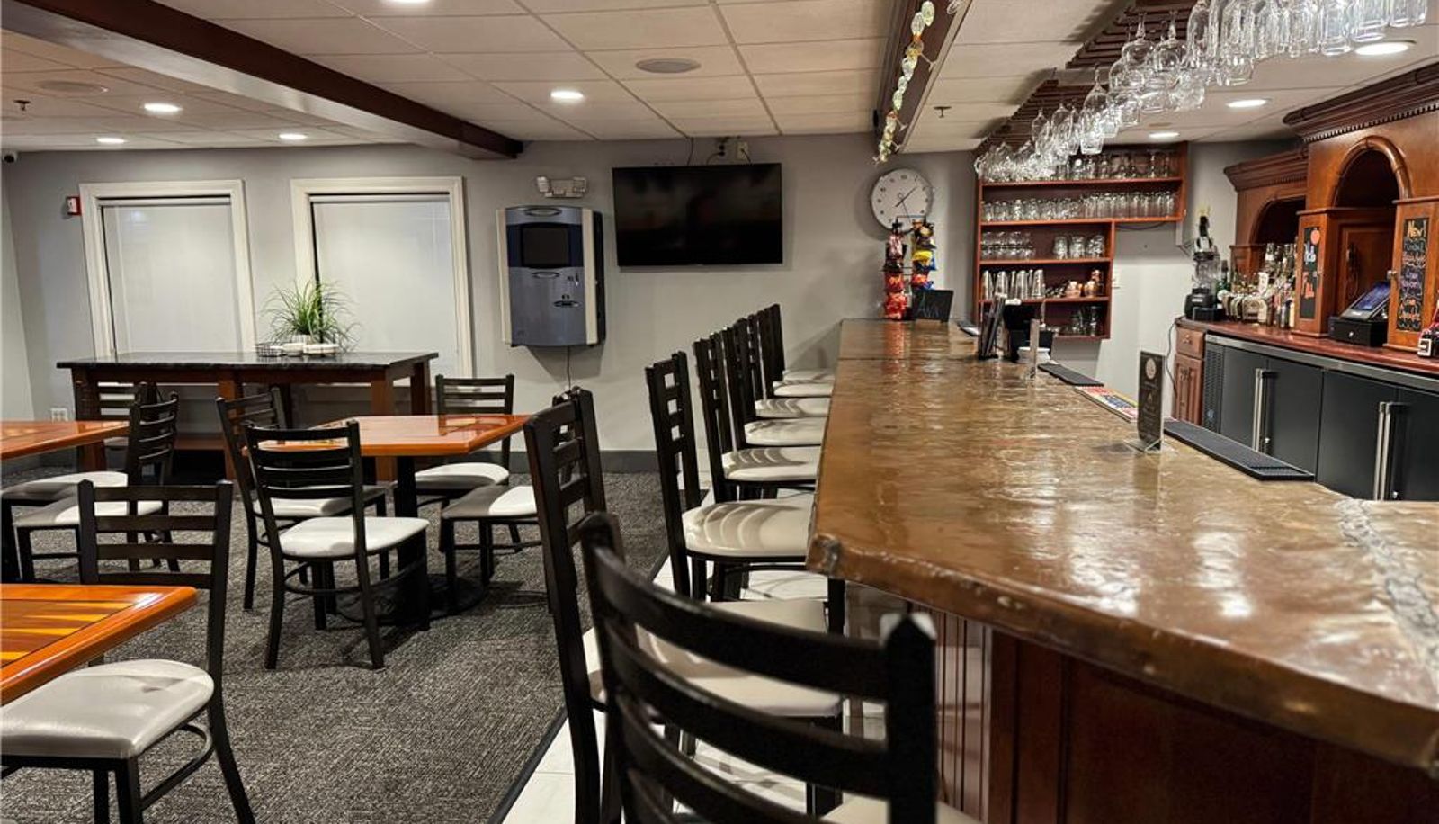 Bar - Schoenbrunn Inn