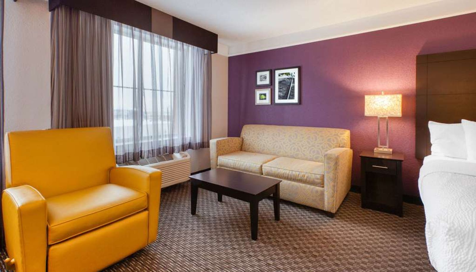 Zimmer - La Quinta Inn & Suites by Wyndham Detroit Utica