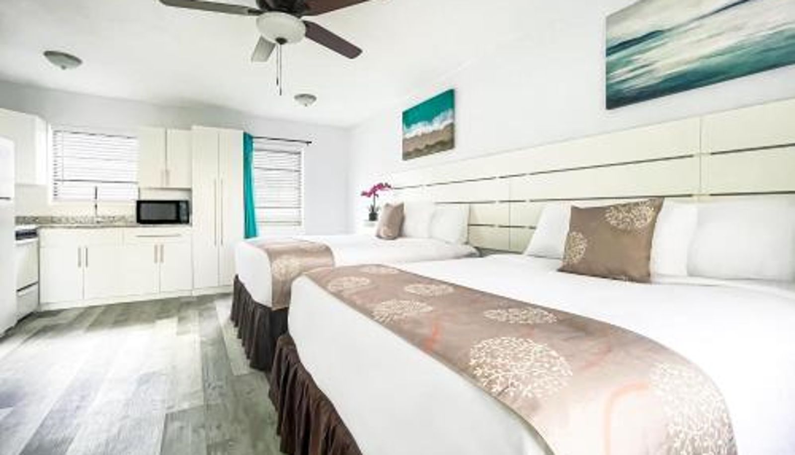 Room - Silver Spray Motel