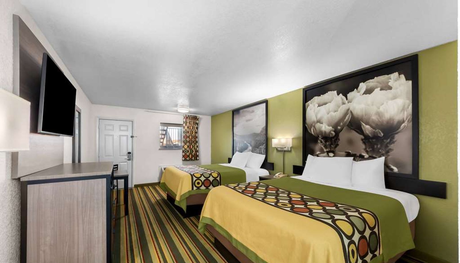 Room - Super 8 by Wyndham Pleasanton