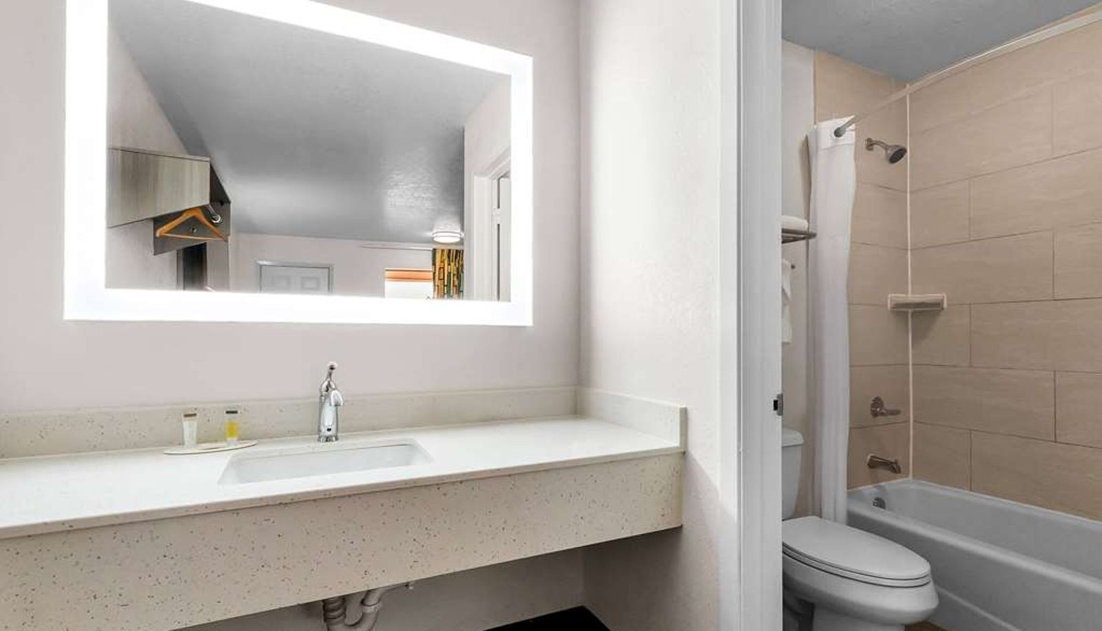 Zimmer - Super 8 by Wyndham Pleasanton
