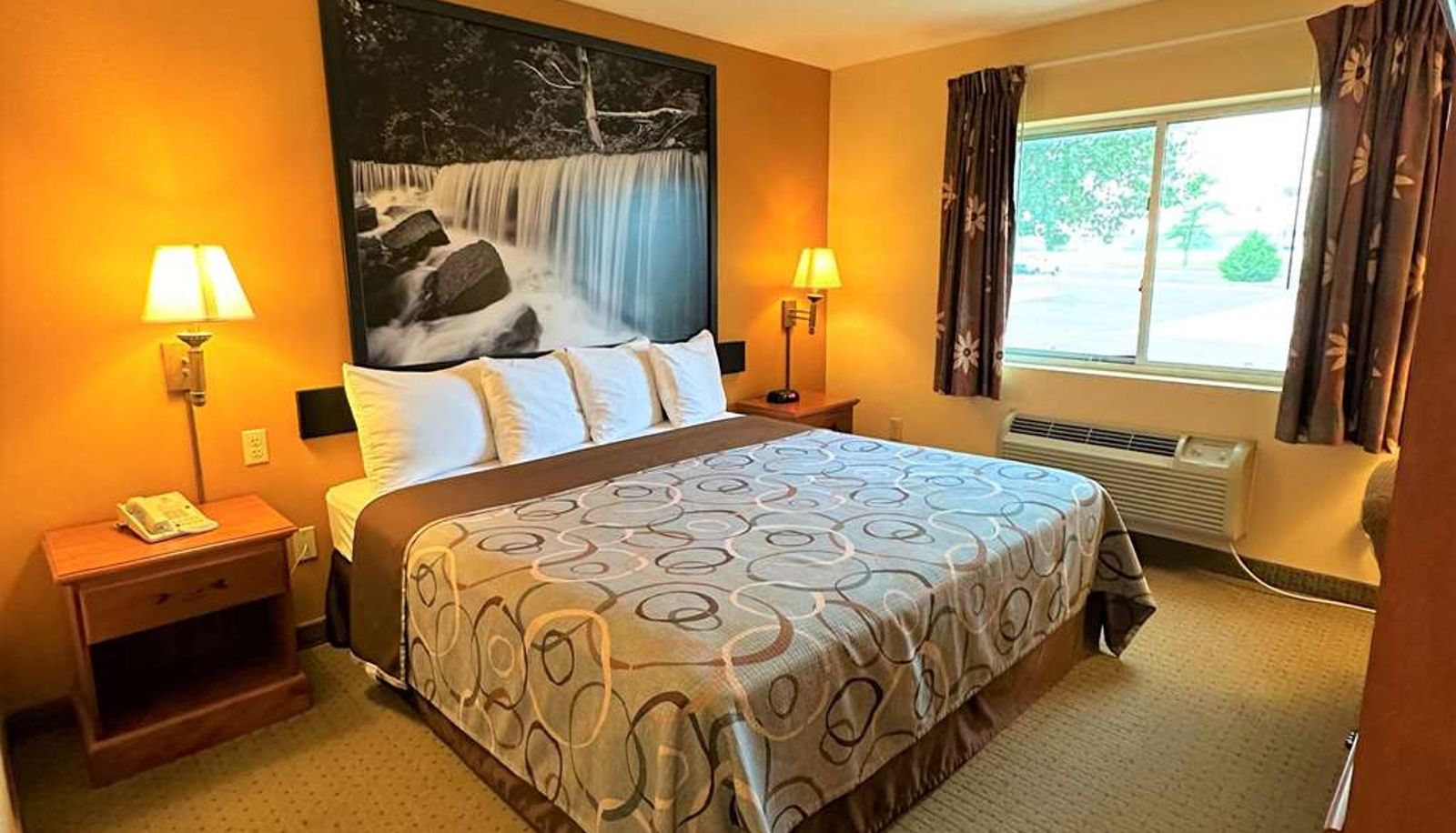 Zimmer - Super 8 by Wyndham Topeka at Forbes Landing