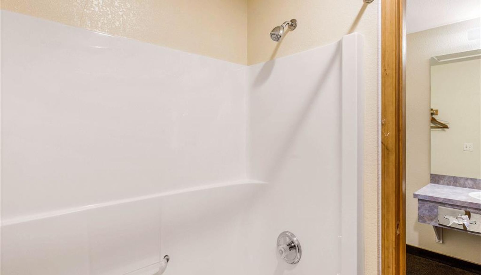 Room - Rodeway Inn Coeur d'Alene