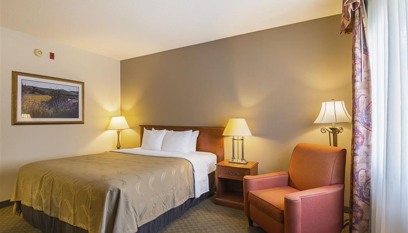 Zimmer - Quality Inn Fresno Yosemite Airport