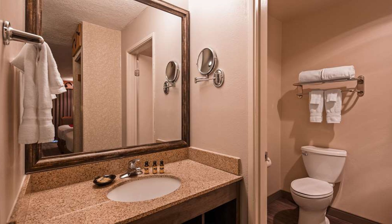 Zimmer - Best Western Plus Rivershore Hotel