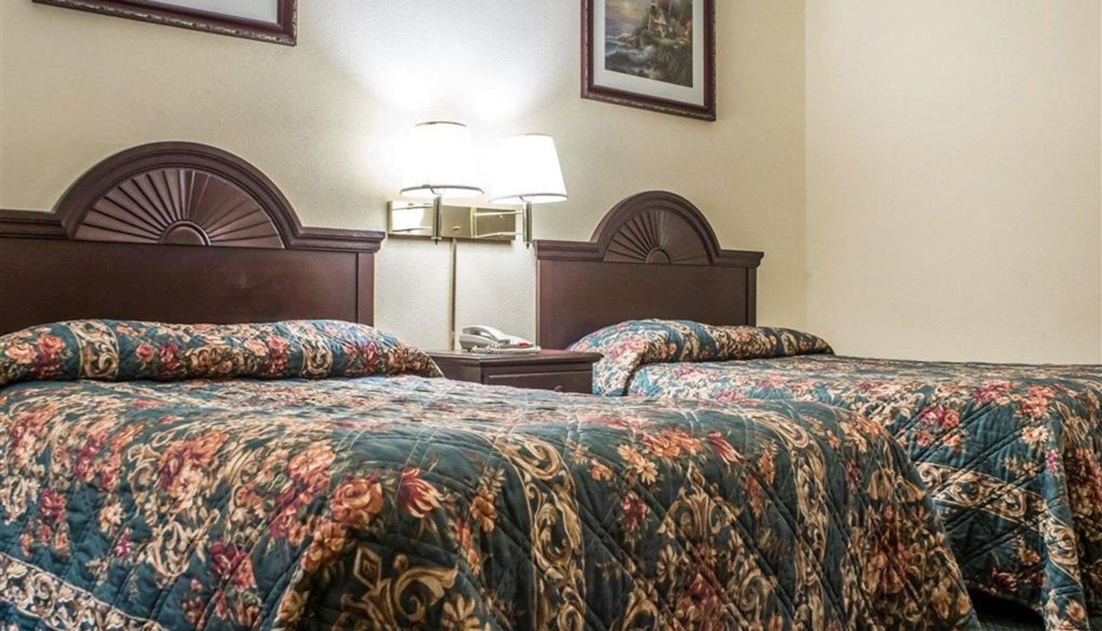 Chambre - Econo Lodge Inn & Suites North Syracuse Airport