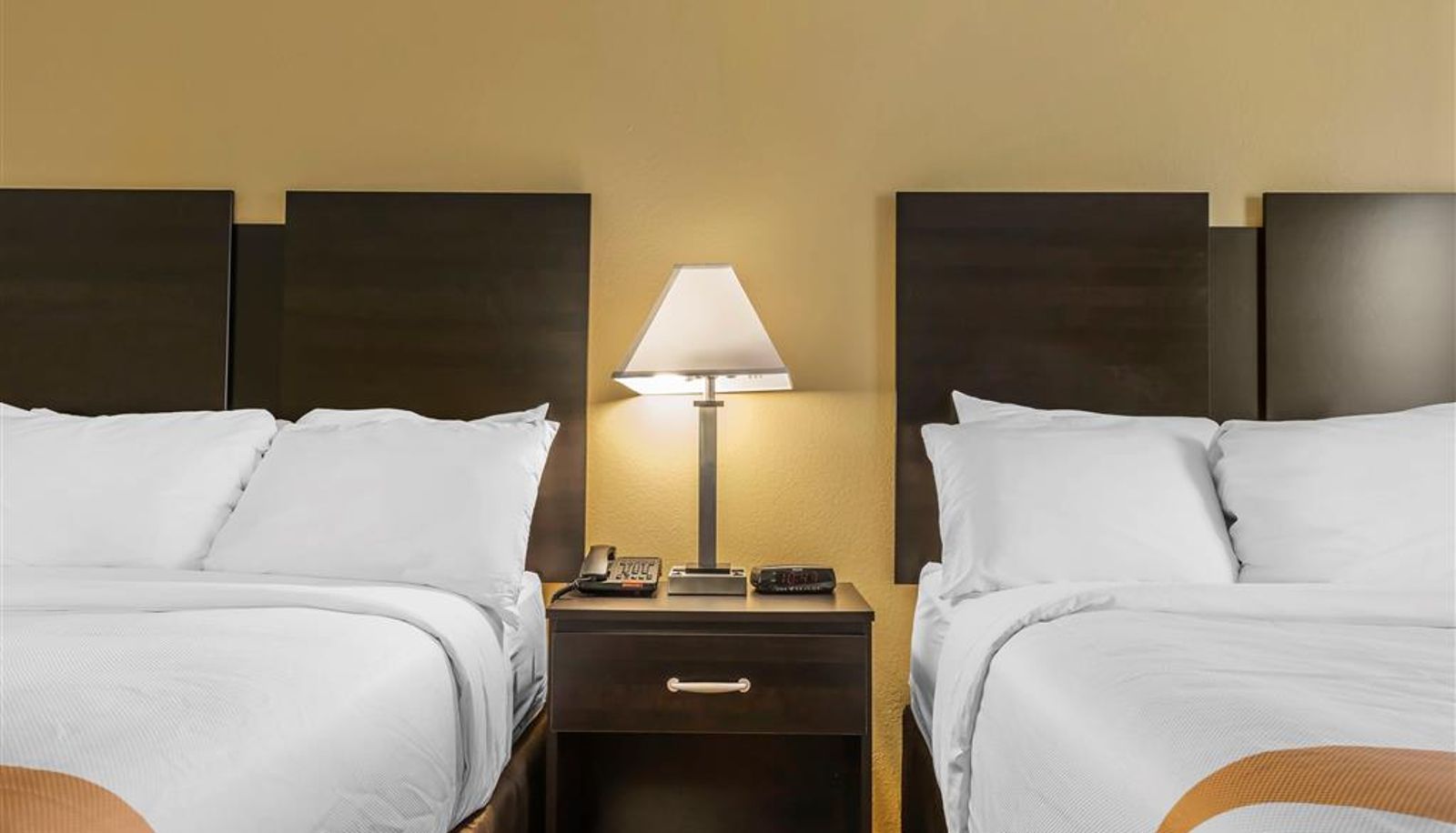 Room - Quality Inn & Suites Pittsburgh Harmarville