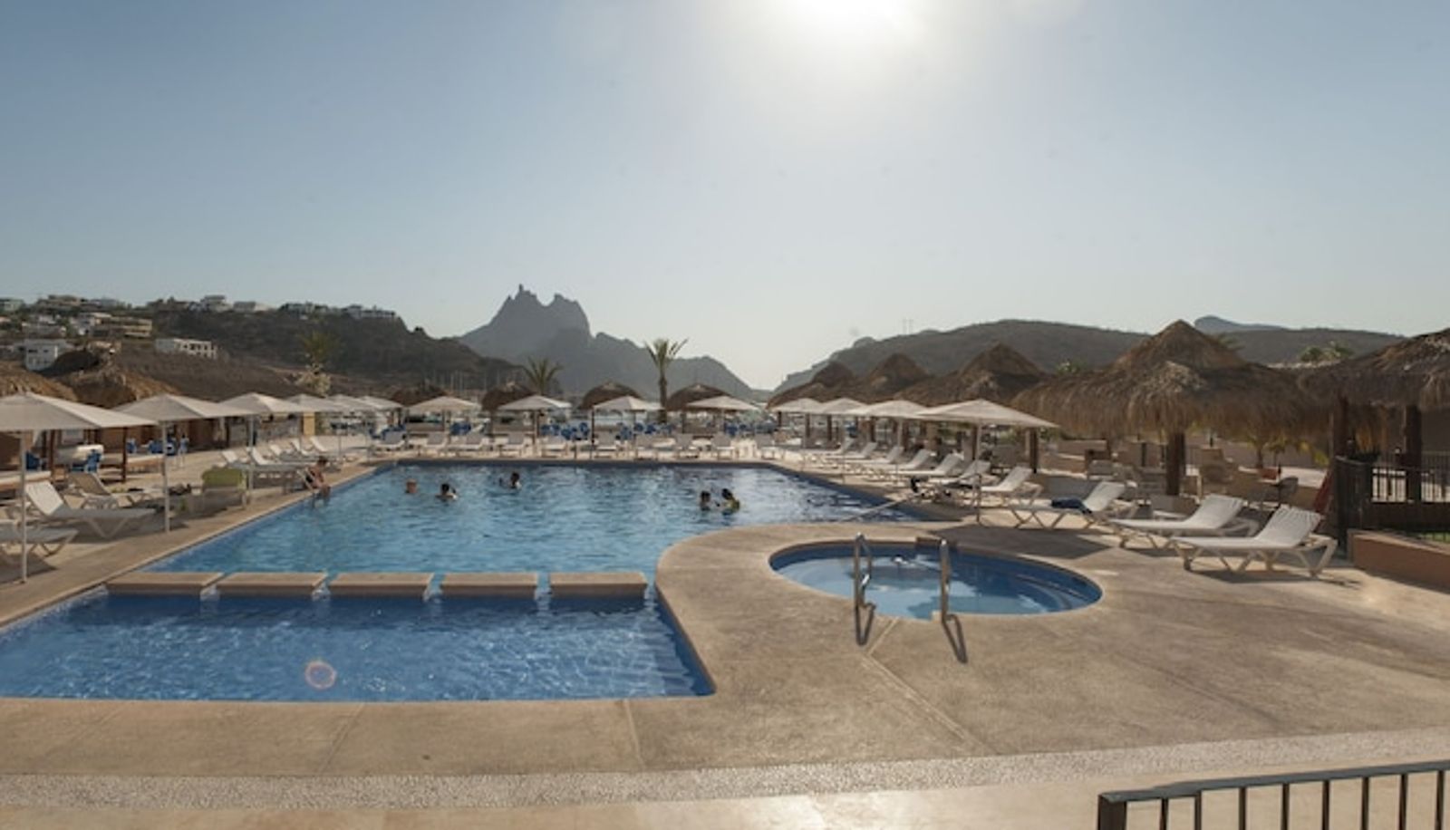 Pool - Marinaterra Hotel & Spa