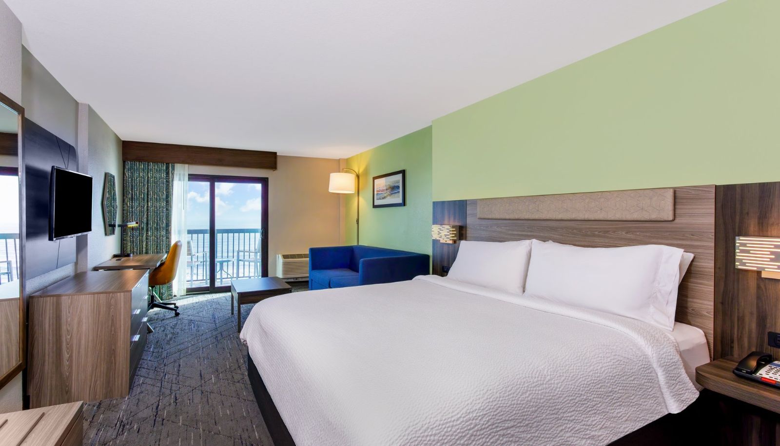 Room - Holiday Inn Express & Suites OCEANFRONT DAYTONA BCH SHORES by IHG