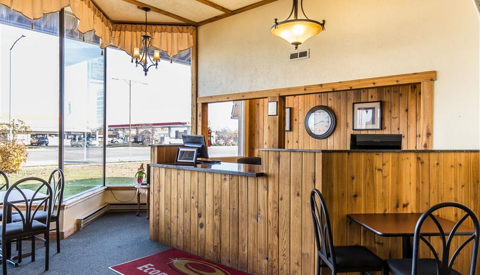 Sala - Econo Lodge Inn & Suites