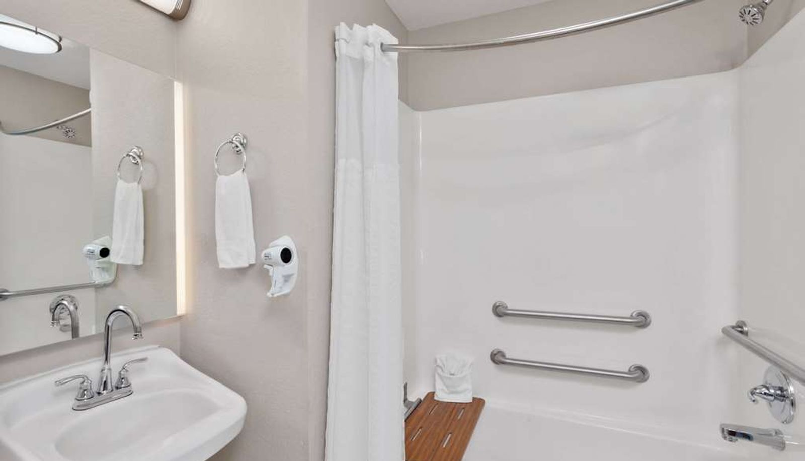 Kamer - Days Inn & Suites by Wyndham Siler City