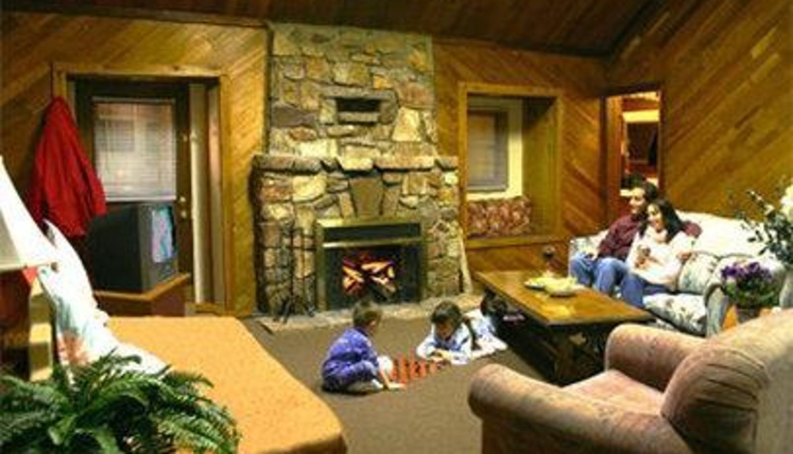 Hall - BIG BEAR LAKEFRONT LODGE