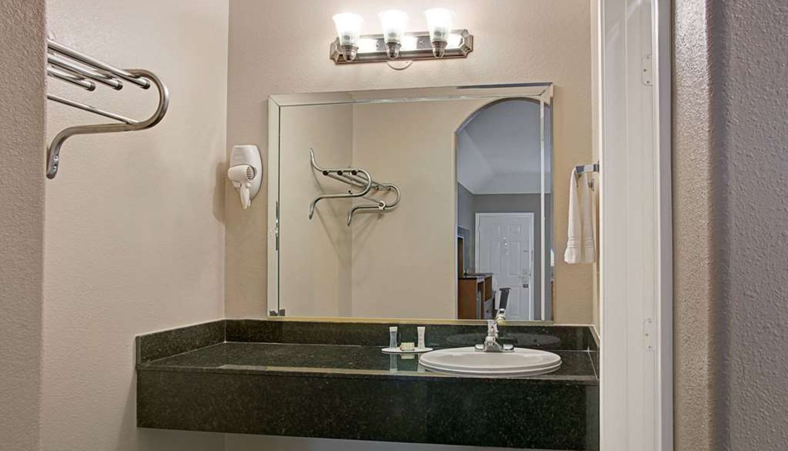 Room - Super 8 by Wyndham Montgomery/ Lake Conroe