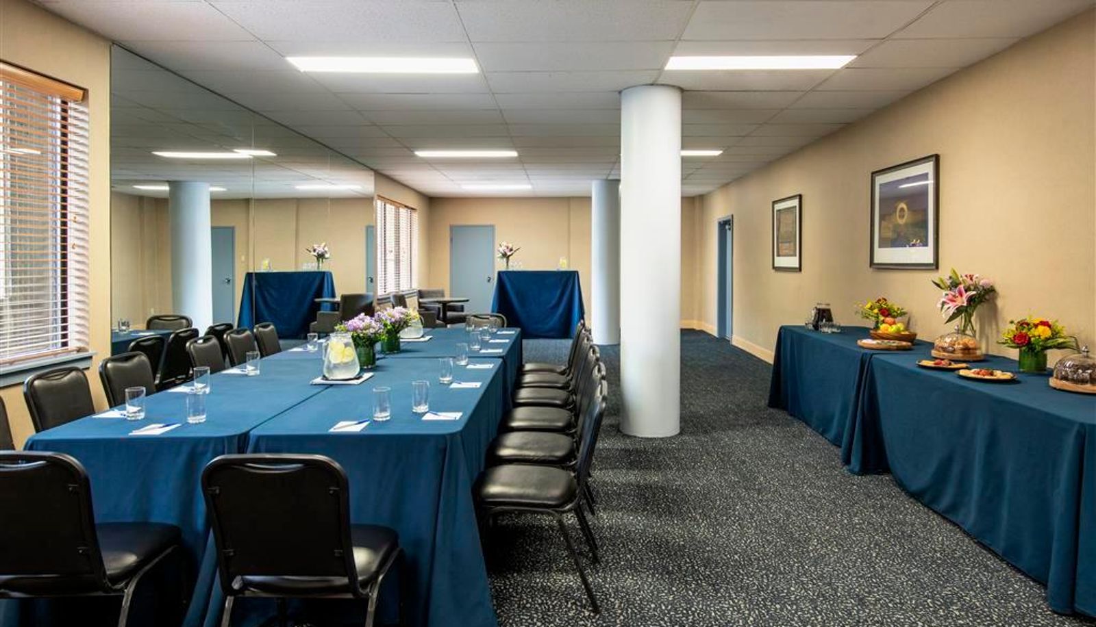 Conference room - Whistler Village Inn And Suites