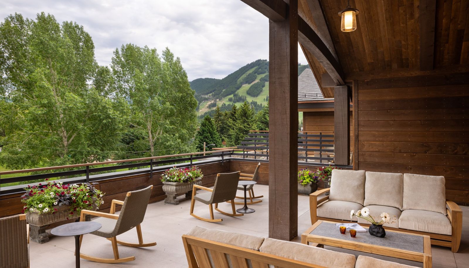 Info - Rusty Parrot Lodge and Spa